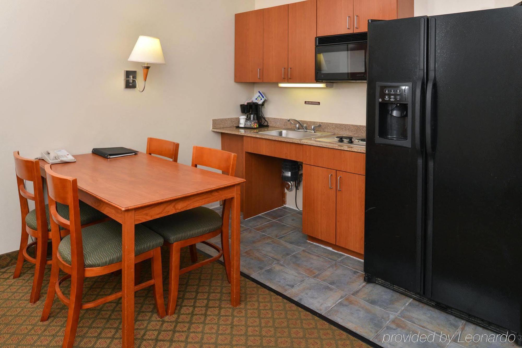 Holiday Inn Express Hotel & Suites Southfield - Detroit, An Ihg Hotel Exterior photo