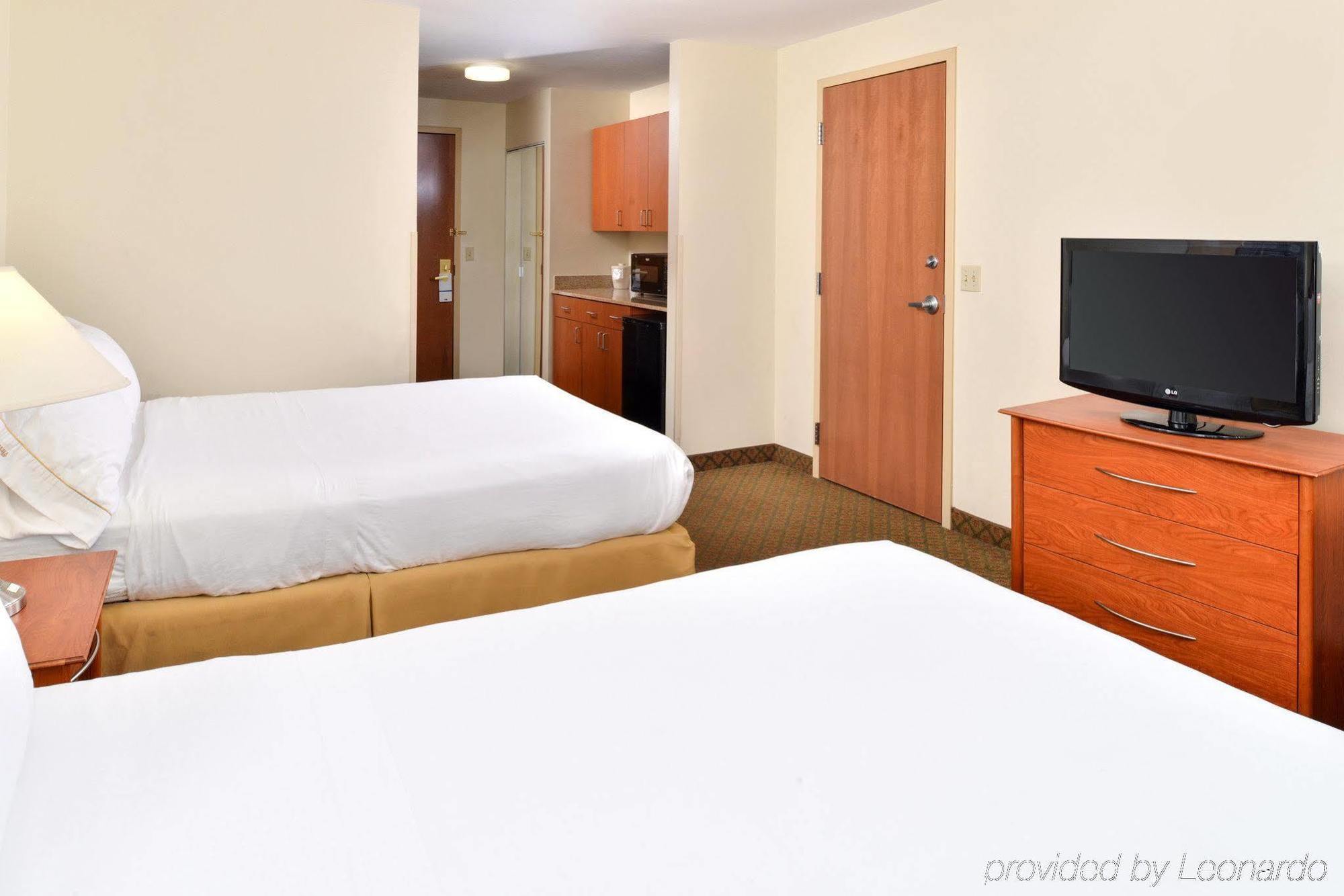 Holiday Inn Express Hotel & Suites Southfield - Detroit, An Ihg Hotel Exterior photo