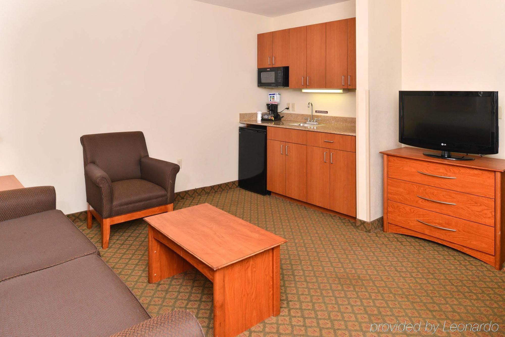 Holiday Inn Express Hotel & Suites Southfield - Detroit, An Ihg Hotel Exterior photo