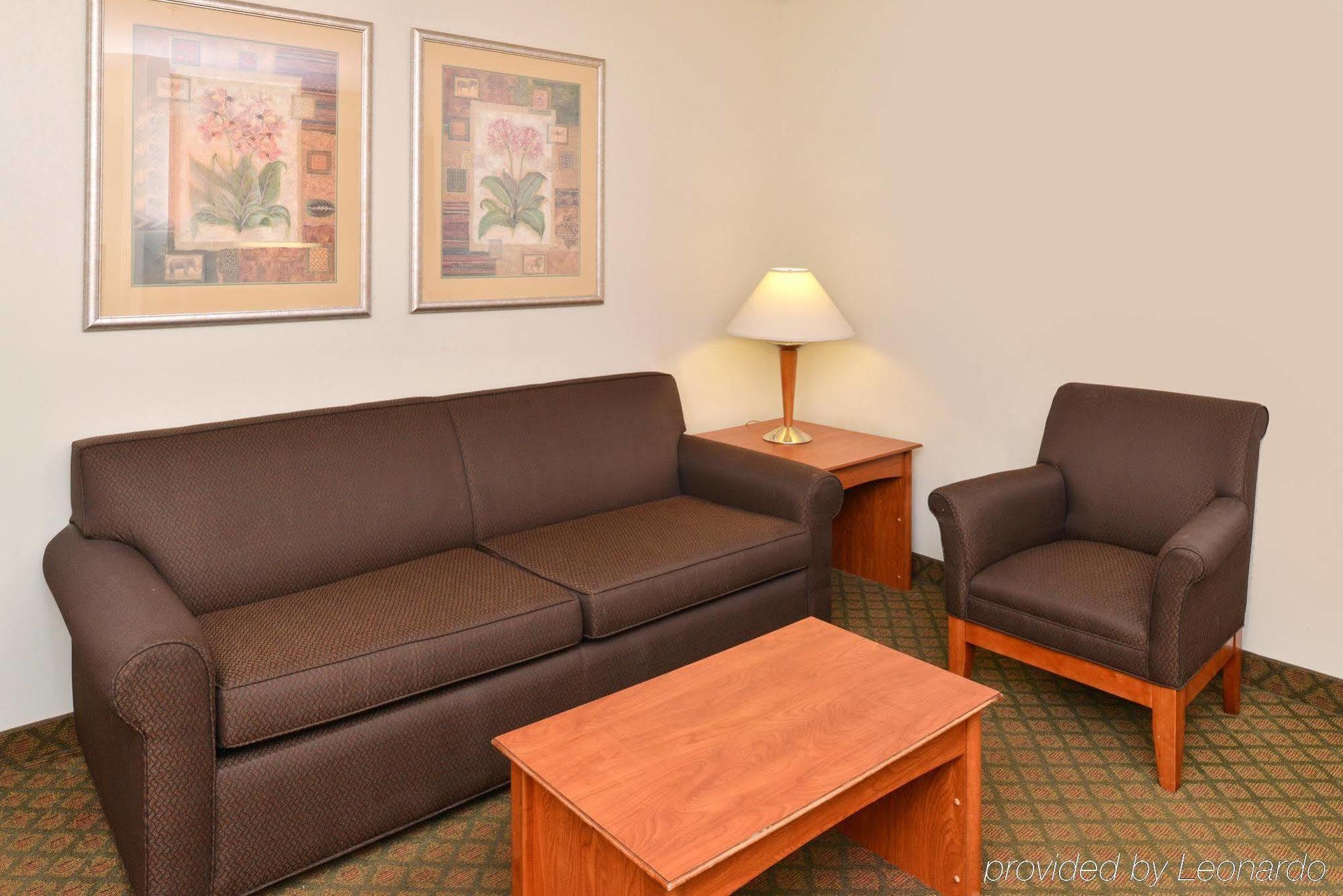 Holiday Inn Express Hotel & Suites Southfield - Detroit, An Ihg Hotel Exterior photo
