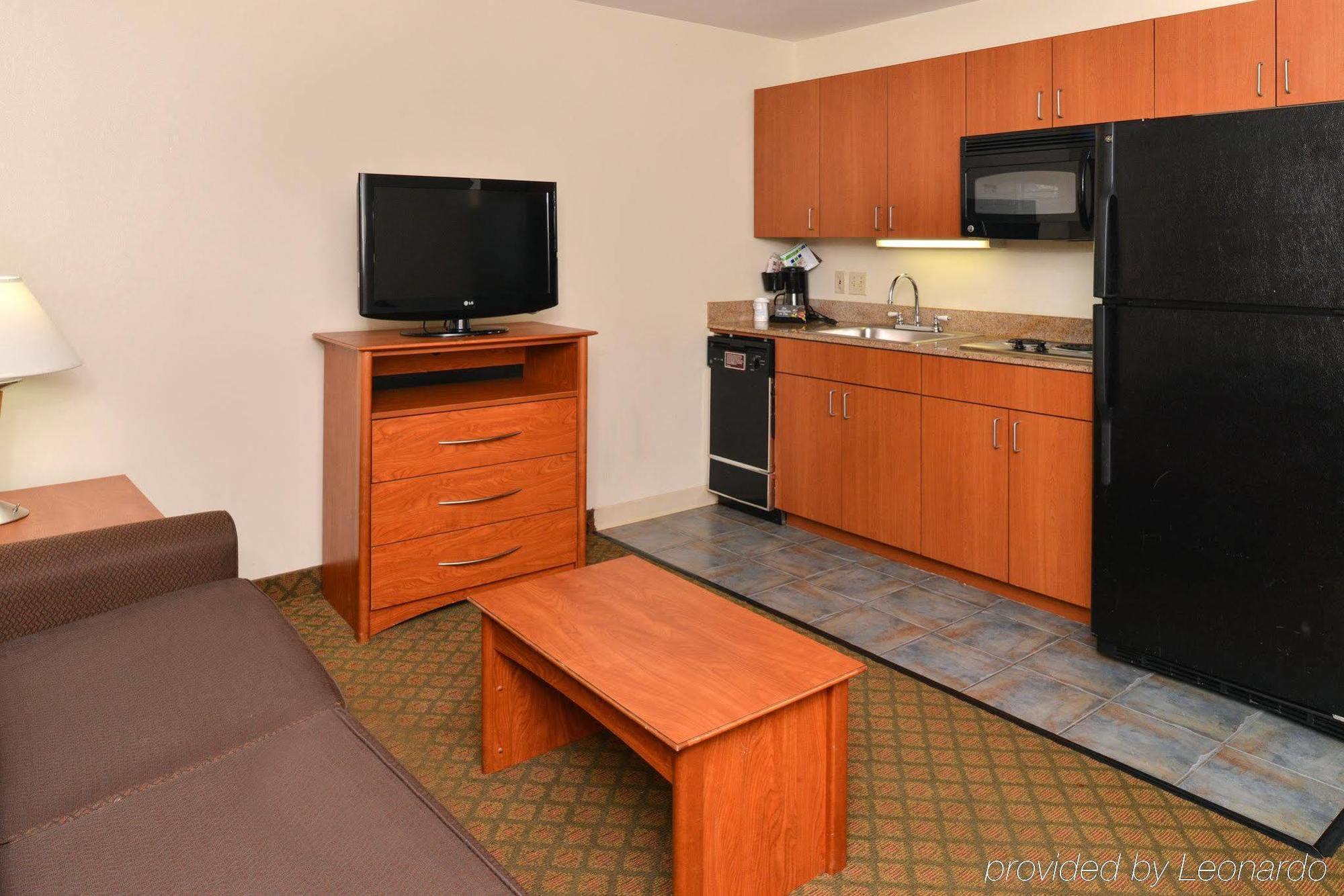 Holiday Inn Express Hotel & Suites Southfield - Detroit, An Ihg Hotel Exterior photo